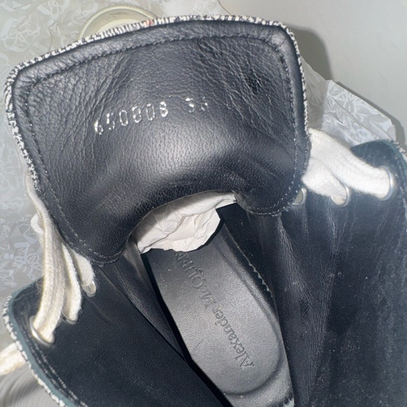 🛍️ High-Top Gray and White Platform Sneakers - Picture 4 of 8